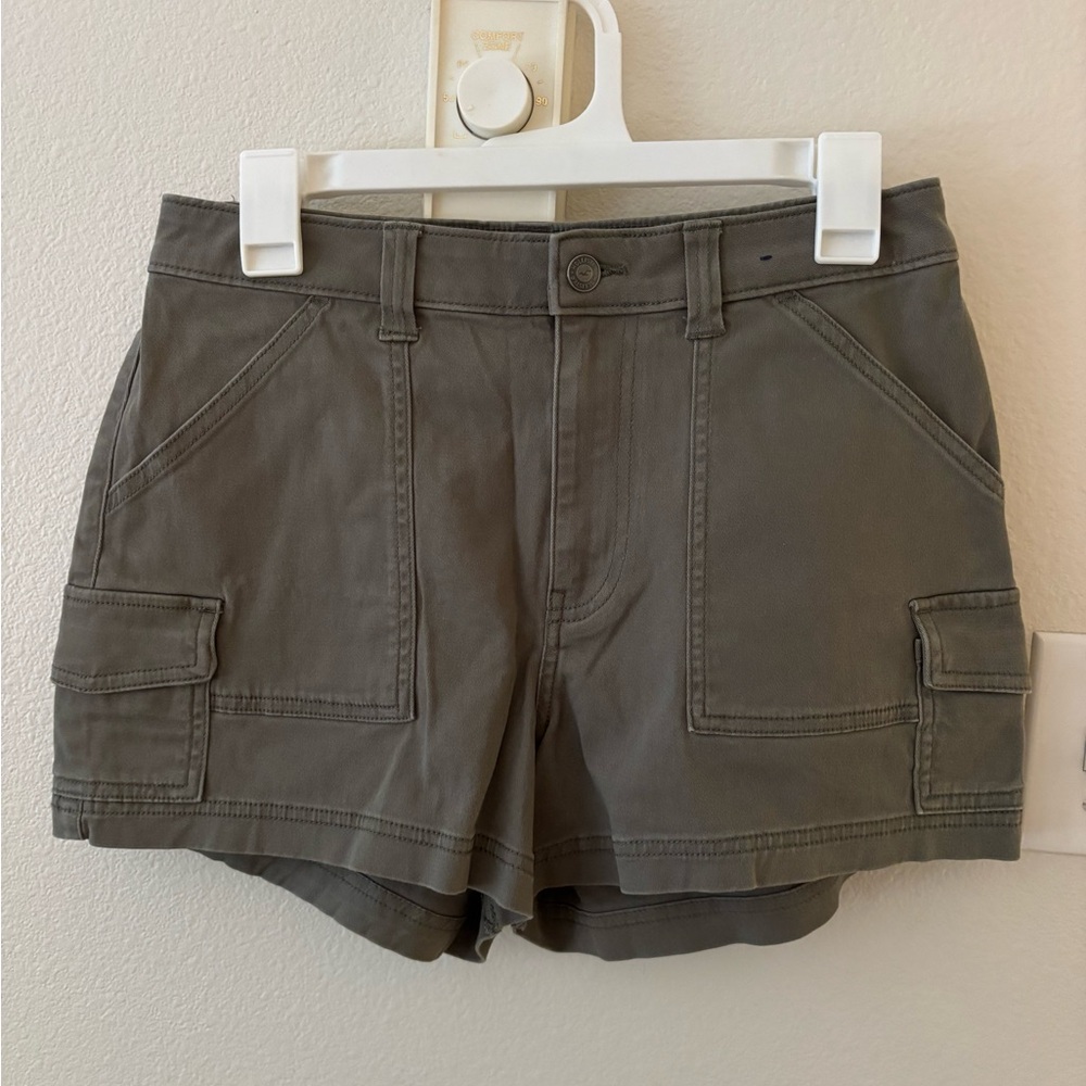 Hollister Women's Khaki Cargo Shorts